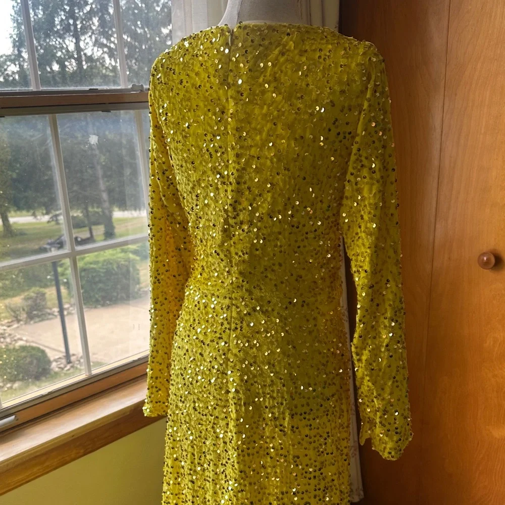 Elegant Yellow Sequin Gown With Train (NWOT) - Picture 15 of 17